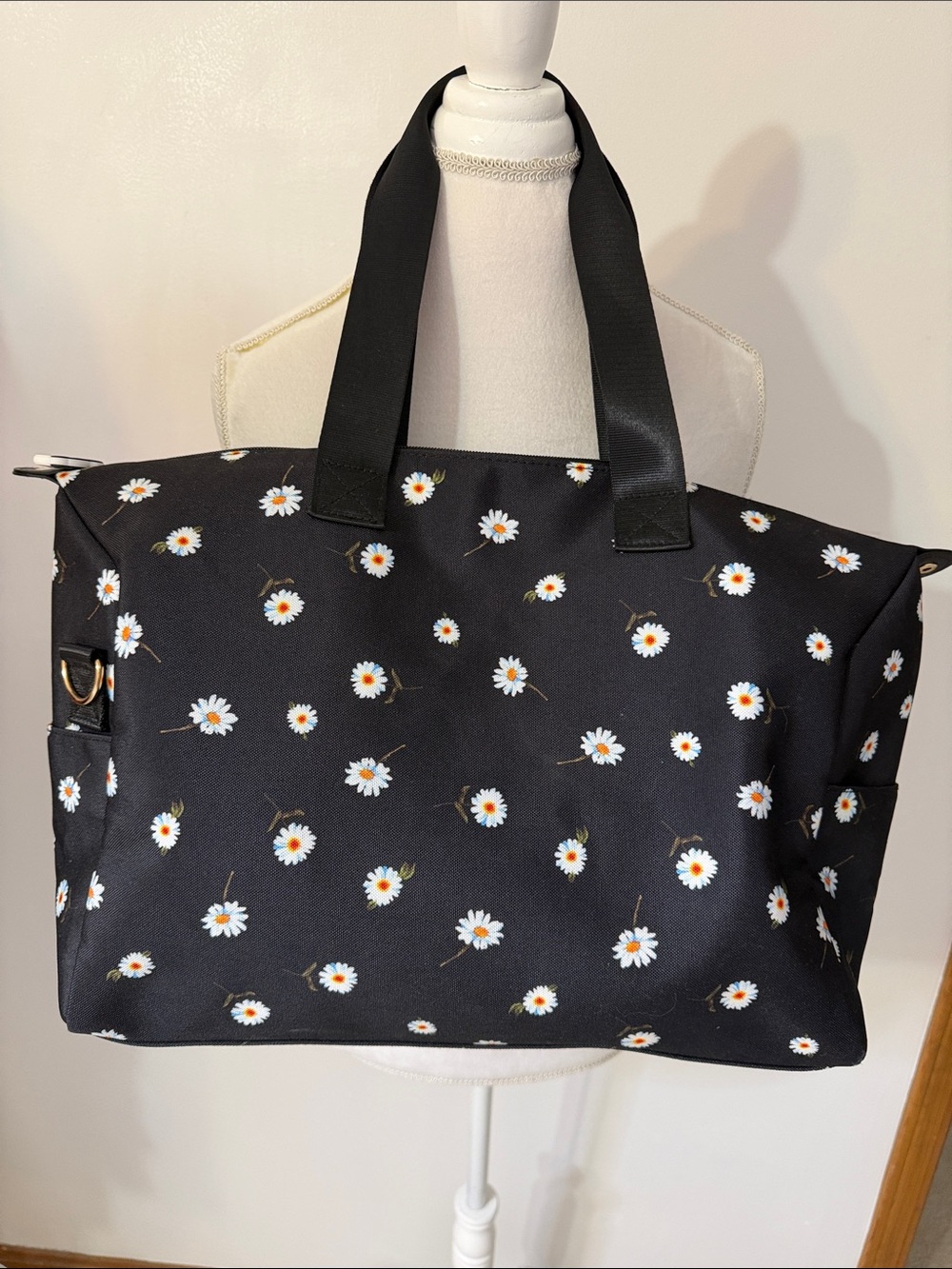 NWOT, Alice & Olivia canvas Black Daisy Tote Bag with Sturdy Handles